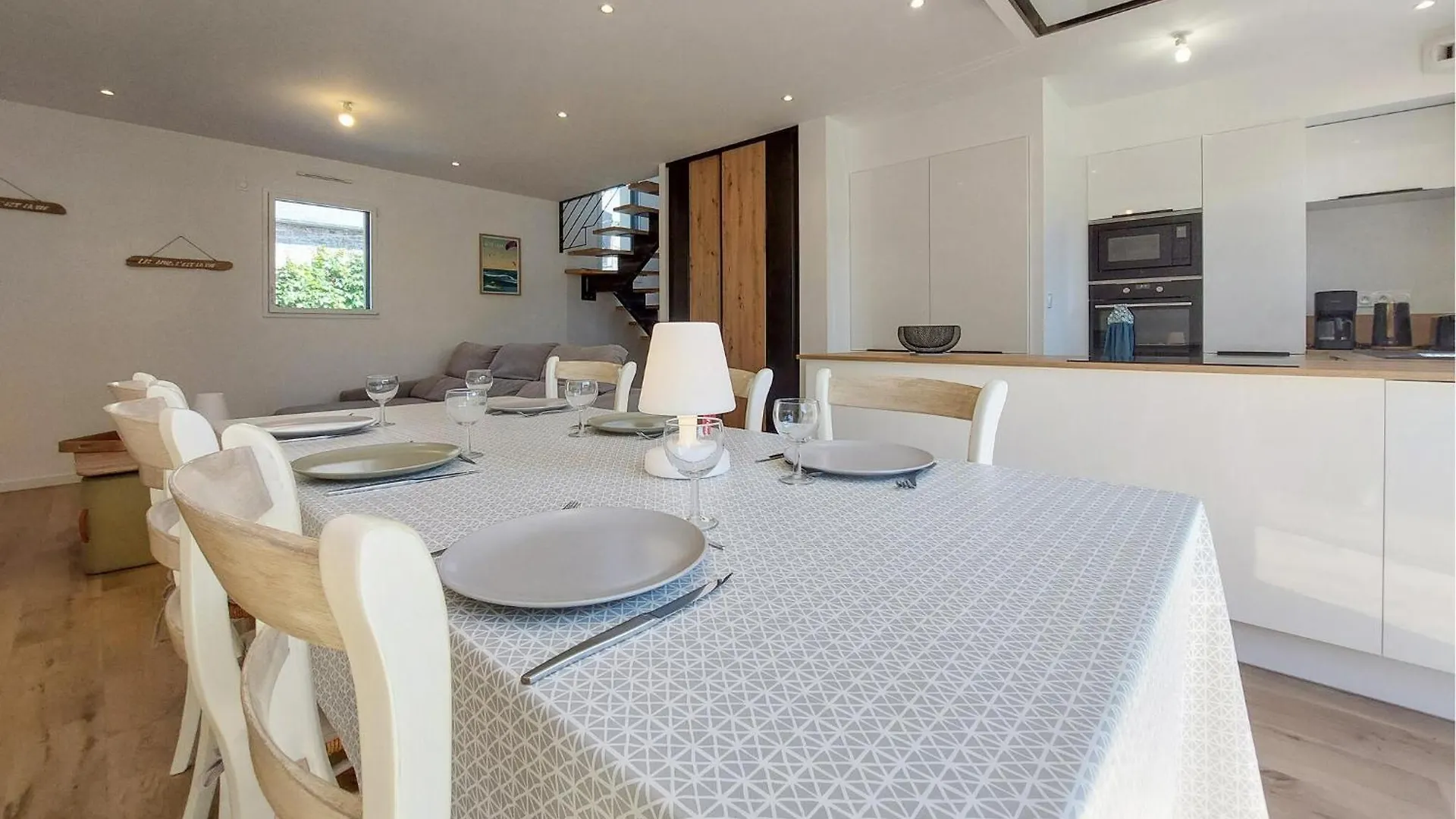 Holiday home Gorgeous Home In Saint-Coulomb With Kitchen