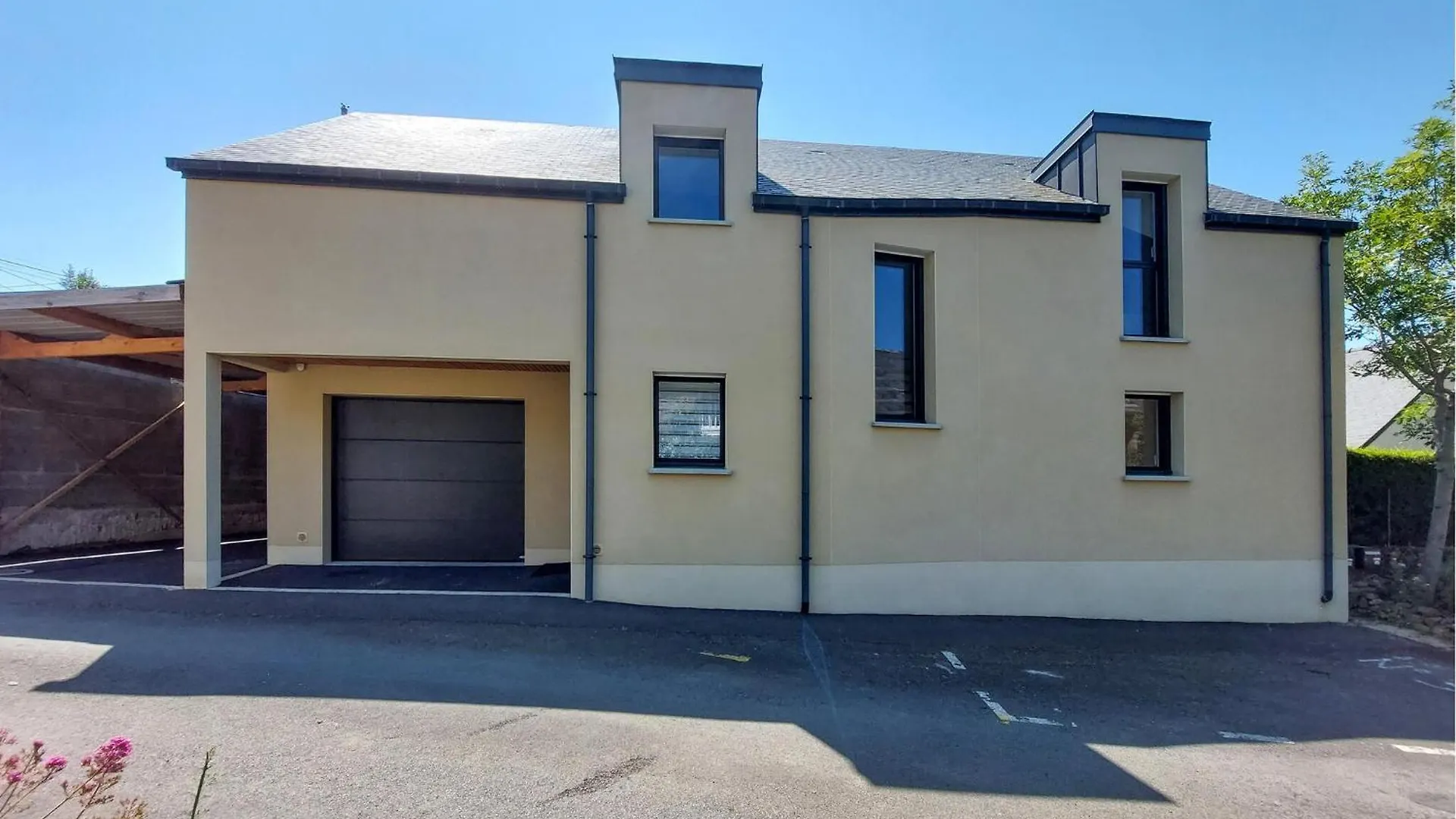 Gorgeous Home In Saint-Coulomb With Kitchen 0*,  France
