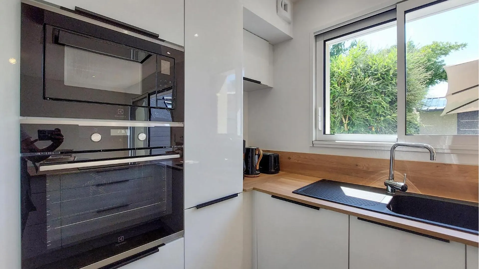Holiday home Gorgeous Home In Saint-Coulomb With Kitchen France