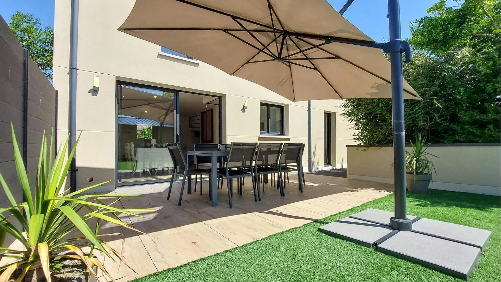 Gorgeous Home In Saint-Coulomb With Kitchen