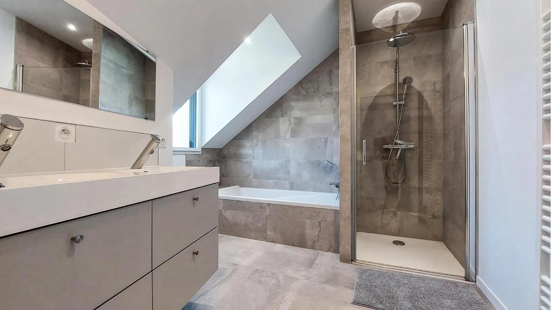 Gorgeous Home In Saint-Coulomb With Kitchen 0*,