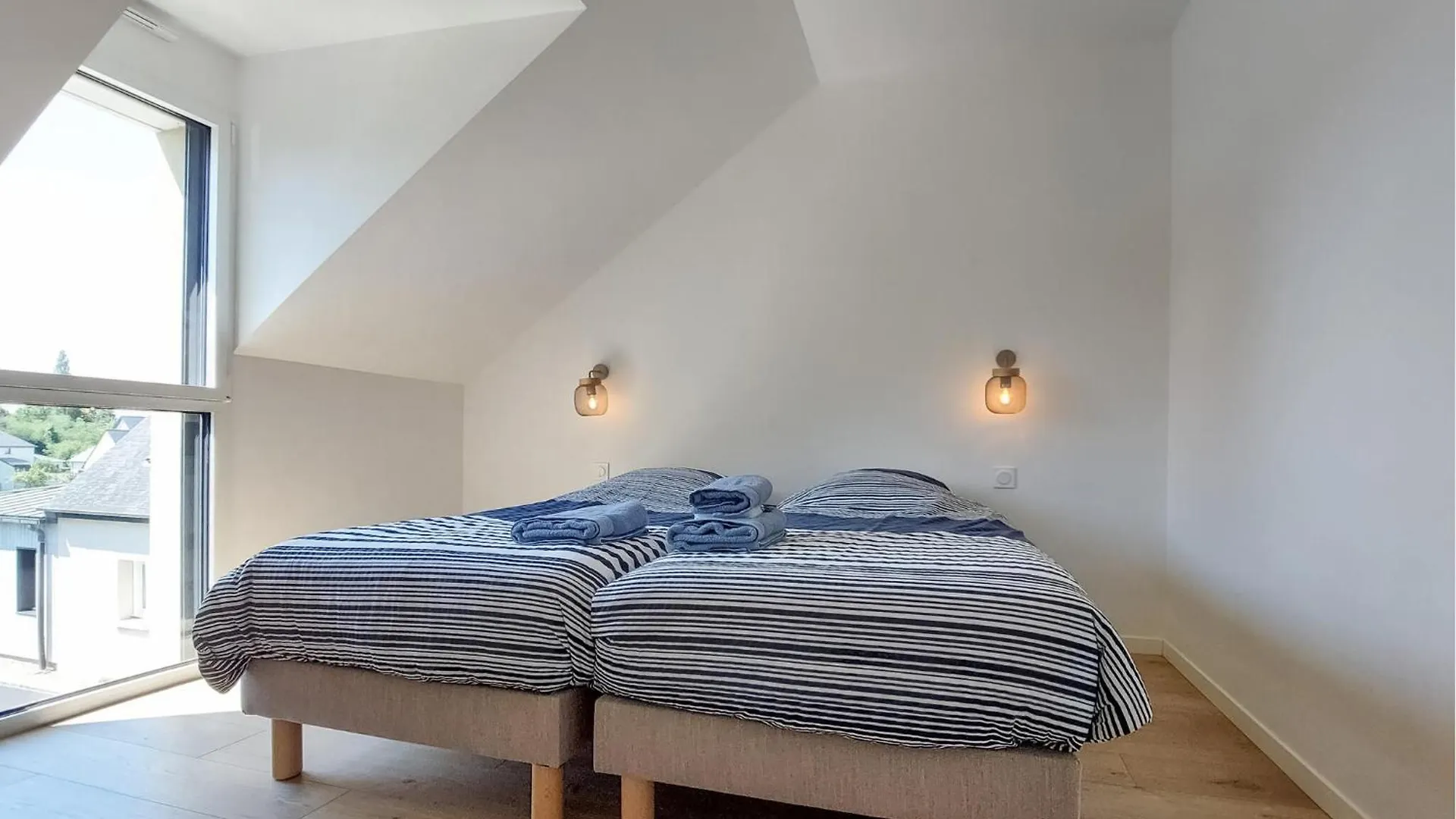 Gorgeous Home In Saint-Coulomb With Kitchen 0*,  France