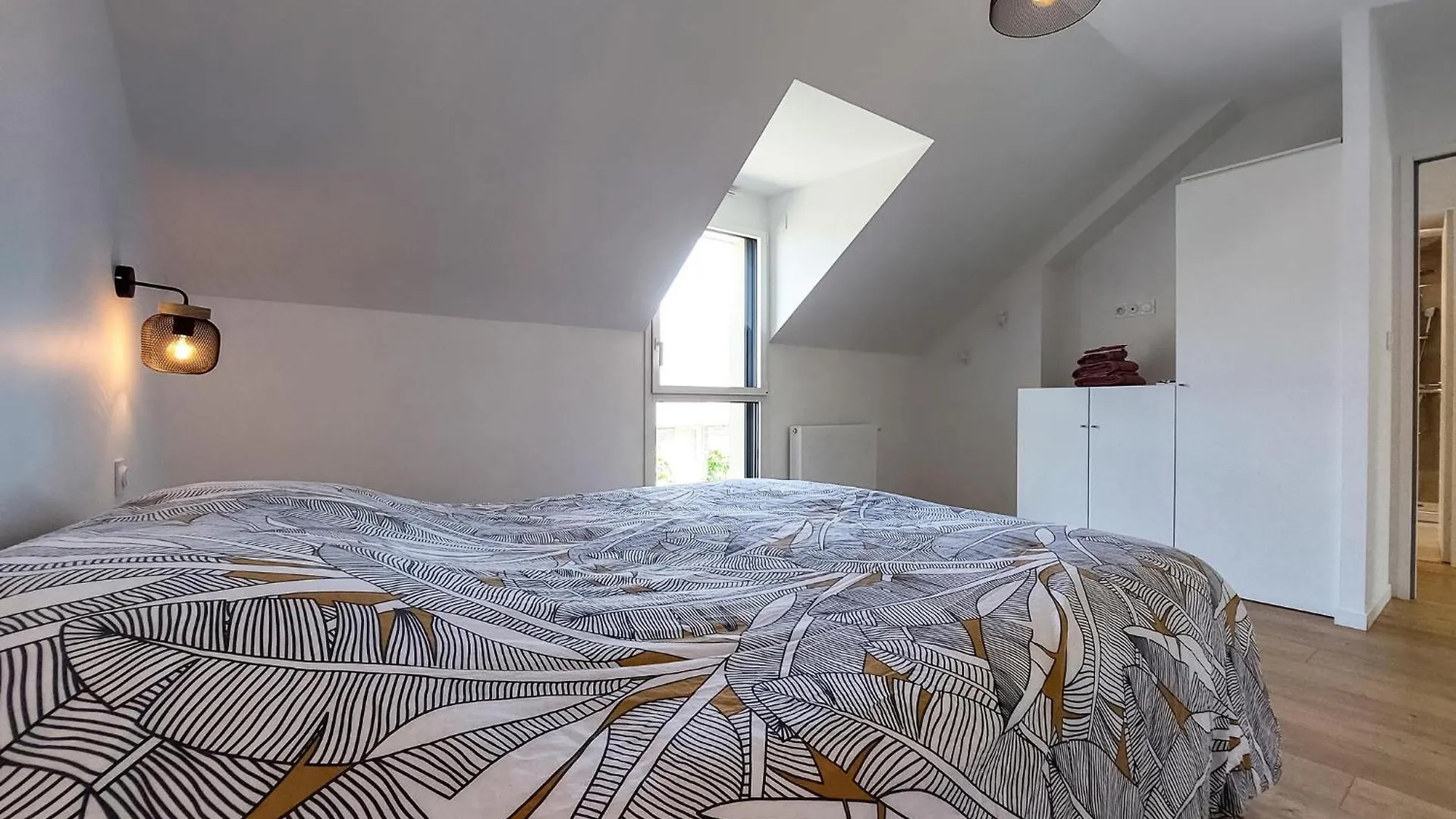 Holiday home Gorgeous Home In Saint-Coulomb With Kitchen France