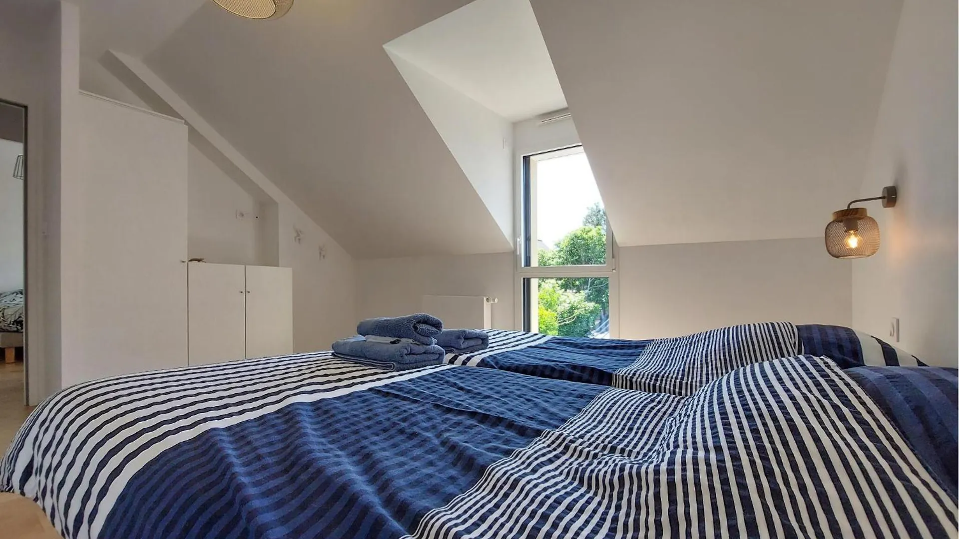 Holiday home Gorgeous Home In Saint-Coulomb With Kitchen